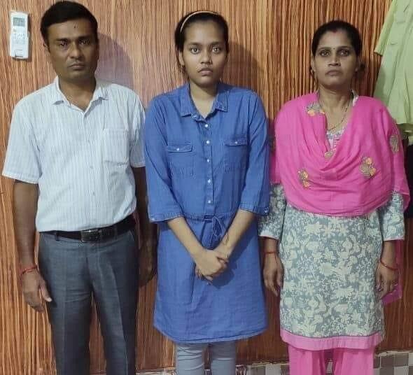 official_aimsa's tweet photo. Akanksha Singh of Uttar Pradesh got 720 marks in 720 and got second place in NEET due to his age less than Shoaib Aftab (who has brought so many marks) in the NEET. Many congratulations to them and best wishes for bright future 💐 https://t.co/fTrcjjCrUb