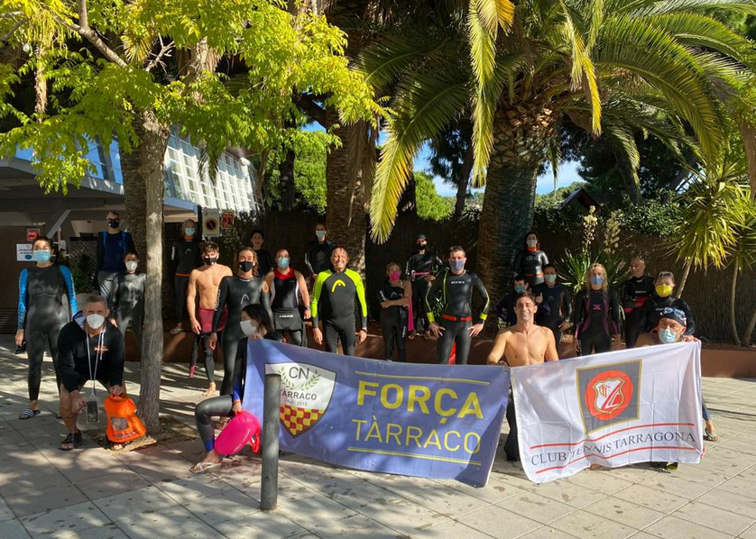 23 nedadors i nedadores han donat el tret d’inici aquest matí a la temporada d’hivern d’Aigües Obertes!
Una mar i un dia fantàstics han fet que la jornada acabés de ser rodona. Gràcies al @TennisTarragona per l’acollida i la col·laboració! Salut i mar!
#aiguesobertes #nedaalmar https://t.co/eAgJcjRzF5