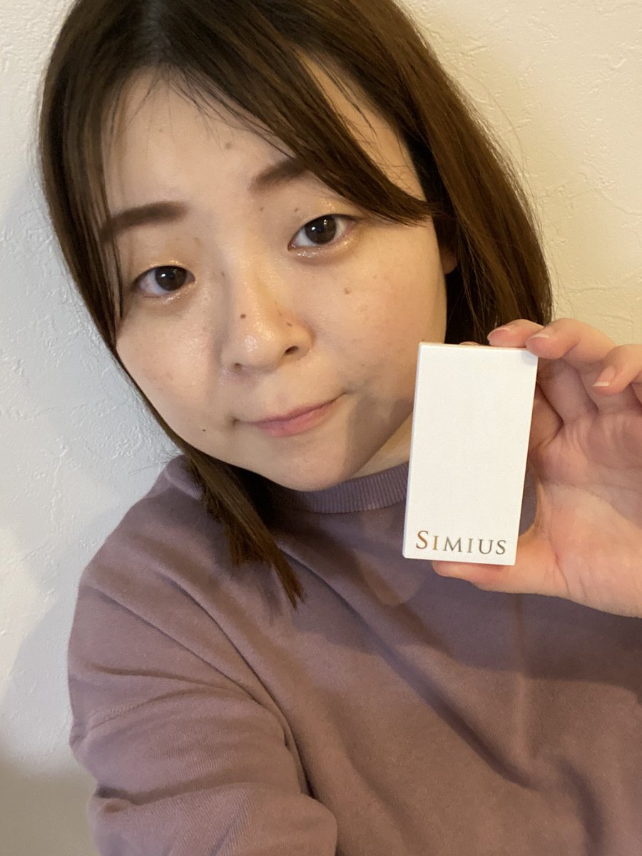 わかな はちみつ シミウス シミ隠しマジックパレットを使ってみました 濃いシミから薄いシミ まで隠せます 濃さを調節できるから使いやすい 一番濃い色だと私の肌では浮いたので 明るい色でつけてみました 結構きれいに隠れたと思います 初心者でも