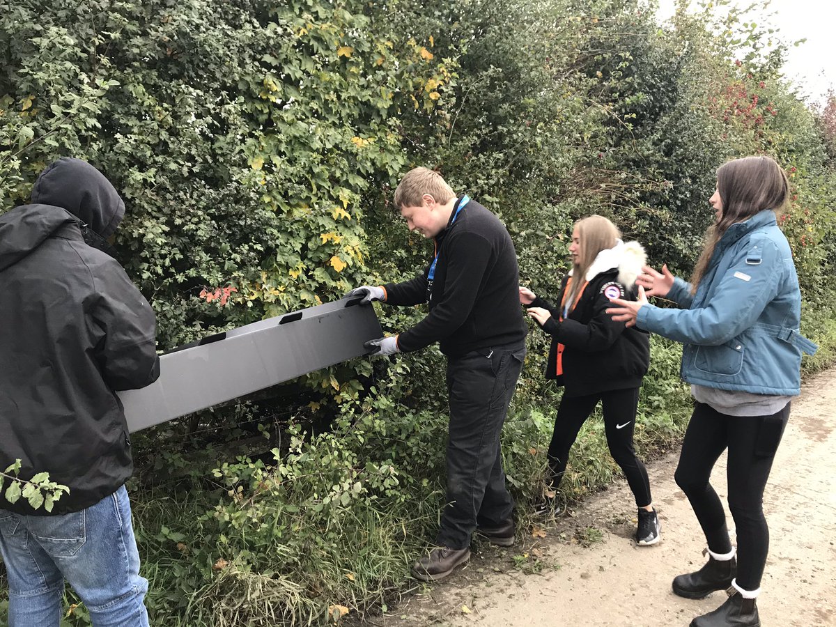 RHC_Conserv's tweet photo. @Reaseheath students carefully placing their #mammal tunnels to survey a boundary hedgerow. #survey #conservation #Biodiversity #BioDiverse20 https://t.co/qIFLSP8Vab