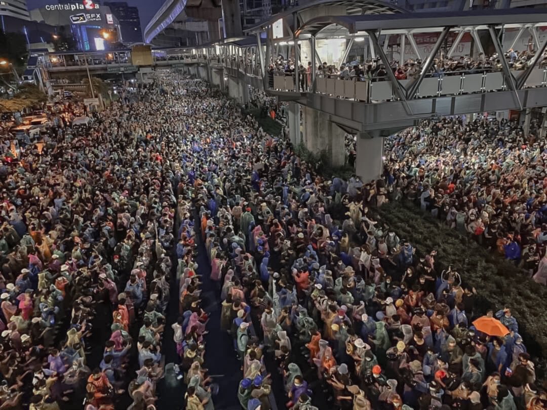 kyppmii's tweet image. สิ่งที่เห็นได้ชัดคือสลายเร็วมาก แต่ที่ชัดกว่านั้นคือ “ไม่มีขยะเลย” แม่งเอ้ยย เป็นม็อบที่โคตรสะอาดและมีระเบียบ ที่สำคัญ มีอารยธรรมค่ะ !!! #ม็อบ17ตุลา #ห้าแยกลาดพร้าว #ประยุทธ์ออกไป