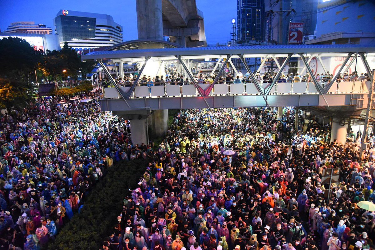 kyppmii's tweet image. สิ่งที่เห็นได้ชัดคือสลายเร็วมาก แต่ที่ชัดกว่านั้นคือ “ไม่มีขยะเลย” แม่งเอ้ยย เป็นม็อบที่โคตรสะอาดและมีระเบียบ ที่สำคัญ มีอารยธรรมค่ะ !!! #ม็อบ17ตุลา #ห้าแยกลาดพร้าว #ประยุทธ์ออกไป