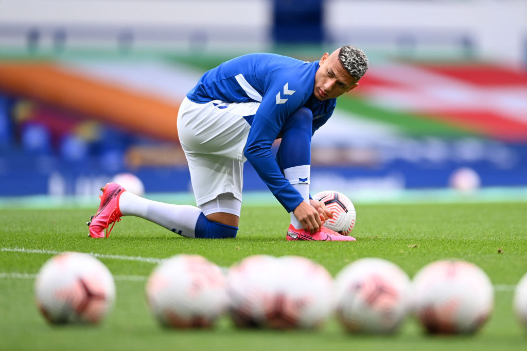 RED CARD! 

Richarlison has been given his marching orders after a full-blooded challenge on Thiago.

Everton 2 - 2 Liverpool

📻 Listen: bbc.in/5live
📲 Follow: bbc.in/2FA3VSW

#bbcfootball #EVELIV
