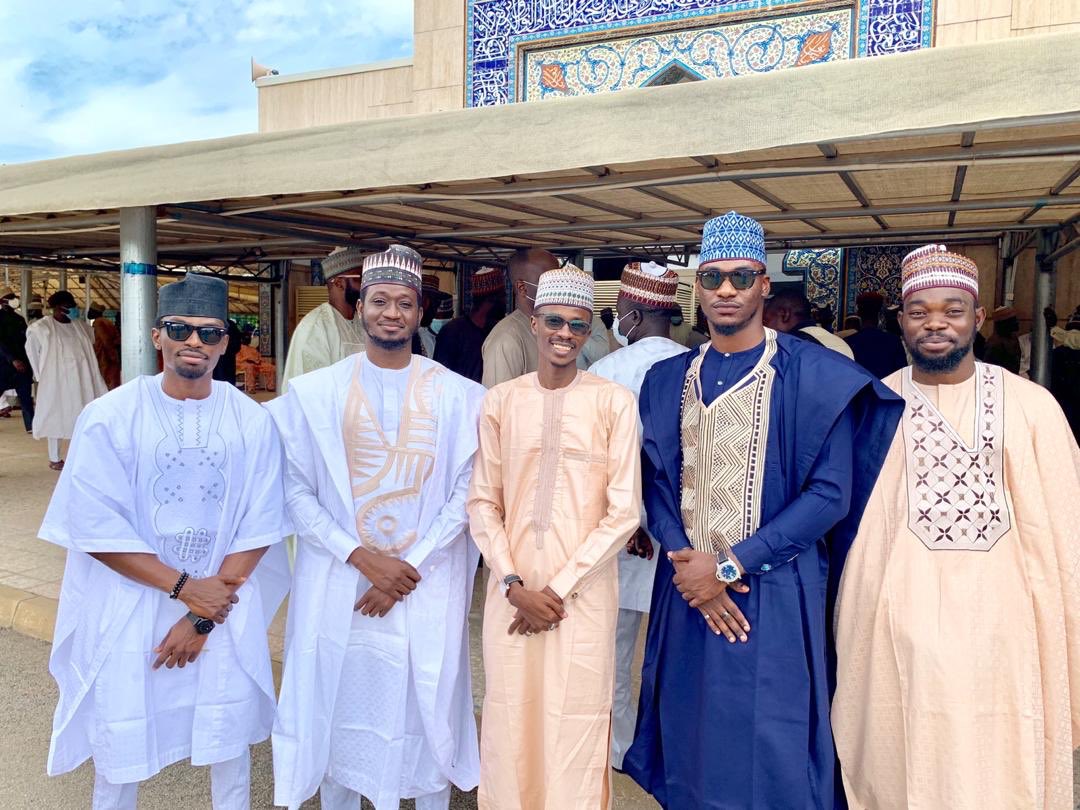 omg_its_abdul's tweet photo. Happy Married Life @mutizzle 
Bless your union sir. https://t.co/YdFYczQiic