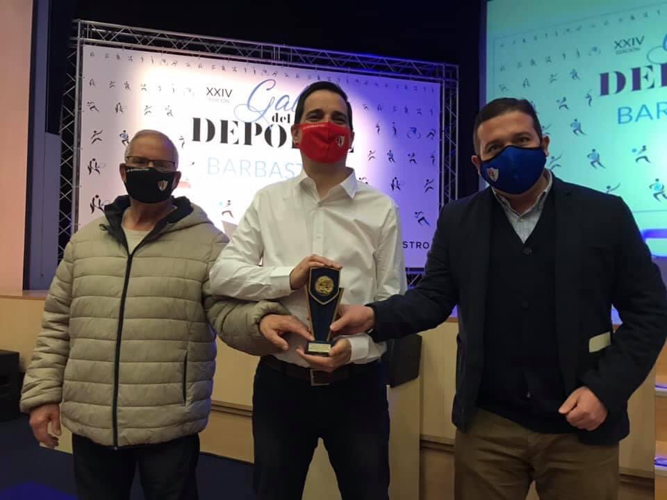 📰 | Ayer el Ayuntamiento de Barbastro reconoció el mérito de la SOMMOS UD Barbastro por el ascenso a 3ª División en la temporada 2018/19. 

✅ ¡MUCHAS GRACIAS! 
✅ ¡VAMOS A POR MÁS!

#SOMMOSUnion 🔴⚪️