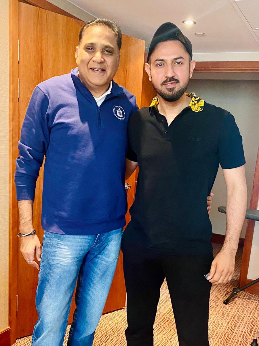 TheHumbleMusic's tweet image. Humble Motion Pictures &amp;amp; Pitara proudly announcing 10 ( ten ) films collaboration. Journey starts with two films, going on floor in the month of January 2021 in UK..👍
@GippyGrewal #SandeepBansal @humblemotionpic @PitaaraTv  @bhana_la @vinodaswal1313 @dineshauluck #gippygrewal