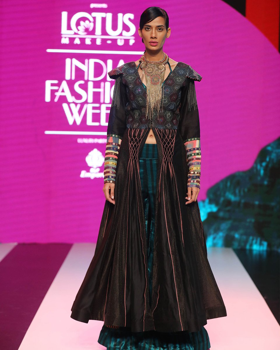 fdciofficial's tweet photo. Designer label @VIRTUESindia  showcased their collection 'Indian High' at the first-ever phygital edition of FDCI's #LMIFWSS21.  
@LotusHerbals @DLFEmporio @thechanakya_ 
#LMIFW #FDCIGoesDigital https://t.co/BRlvD52kXM