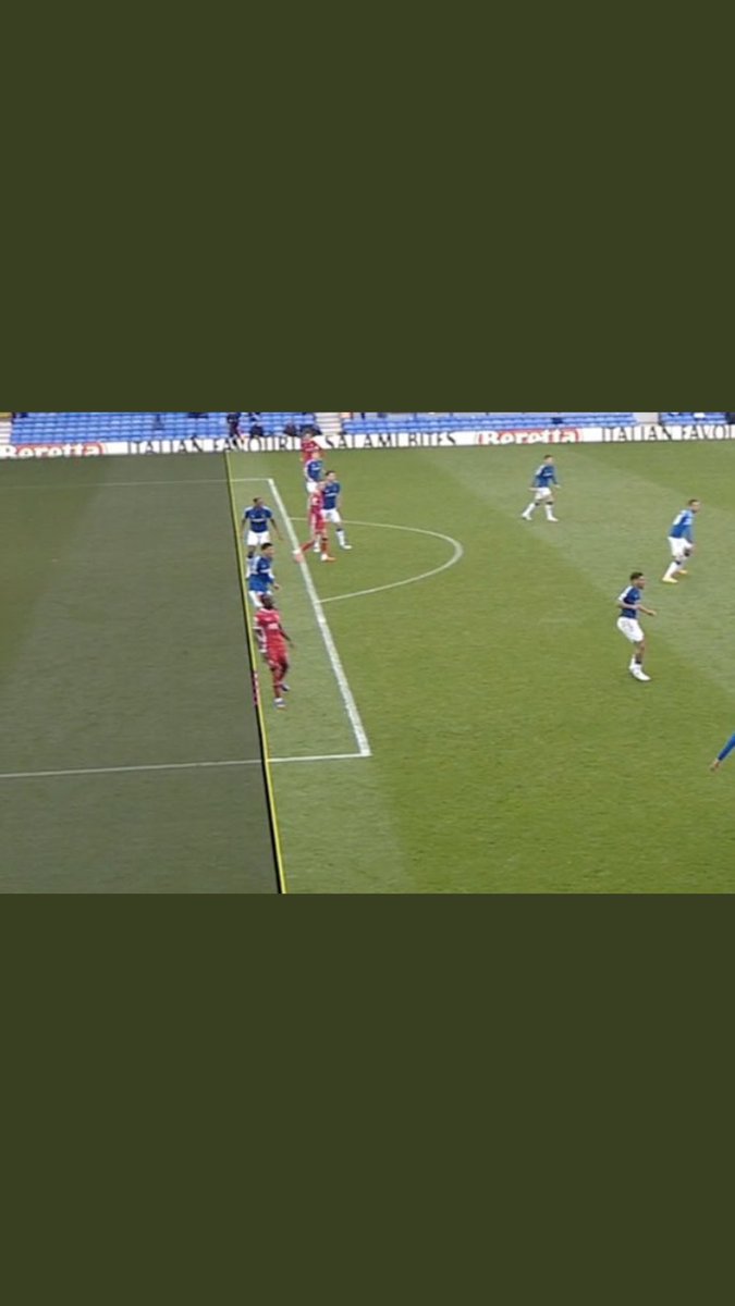 smithysu43's tweet photo. This is not offside you can draw computer lines anywhere you want but these numpties sitting in the VAR room should be on gross misconduct charges ! #shockingwork https://t.co/w6b4GQus2n