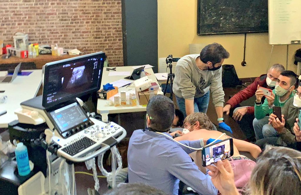 primfisio's tweet photo. Estamos apoyando con nuestra #fisiotecnolog��a el curso de técnicas de Fisioterapia Intervencionista Ecoguiada en Columna #CasoClínicos organizado por @josebafisio que se desarrolla en Zalla #PaísVasco, impartido por @machofisio, José Grau y Marta Carrió. https://t.co/zfB5W8cT5g