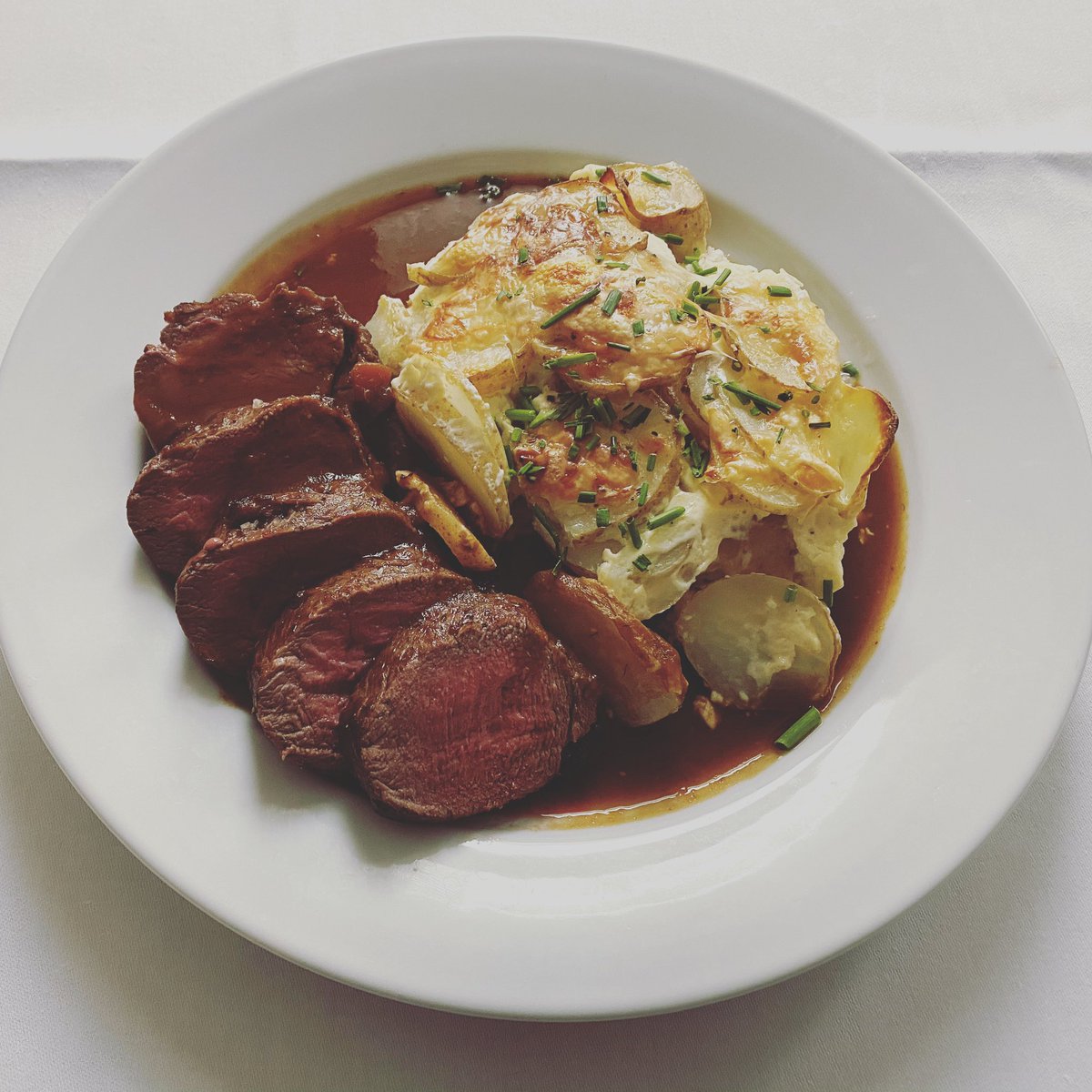 Rod-deer back in red wine, potatoes au gratin 🍽

#venisonmenu #bohemiahouse #czechfood #slovakfood #slovakcuisine #czechcuisine #bohem #beergeek