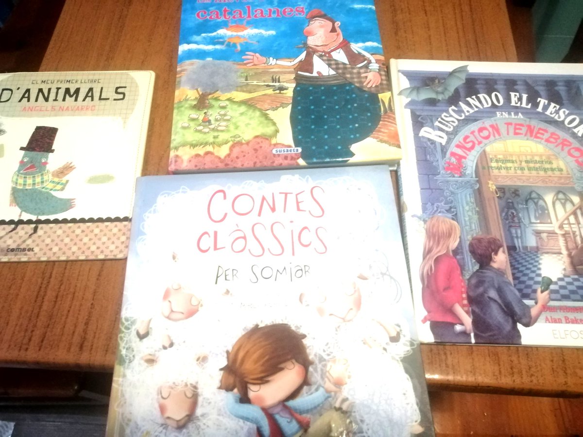 100vinagretes's tweet image. Aquest dilluns farem la promoció #explicamunconte. Per cada menú que agafeu un conte infantil (sense sortejos, directe). 
Dediquem la campanya a @albaverges i @salutcat pq acabarem més malament que el llop de la caputxeta.
Agrairíem RT, moltes gràcies!