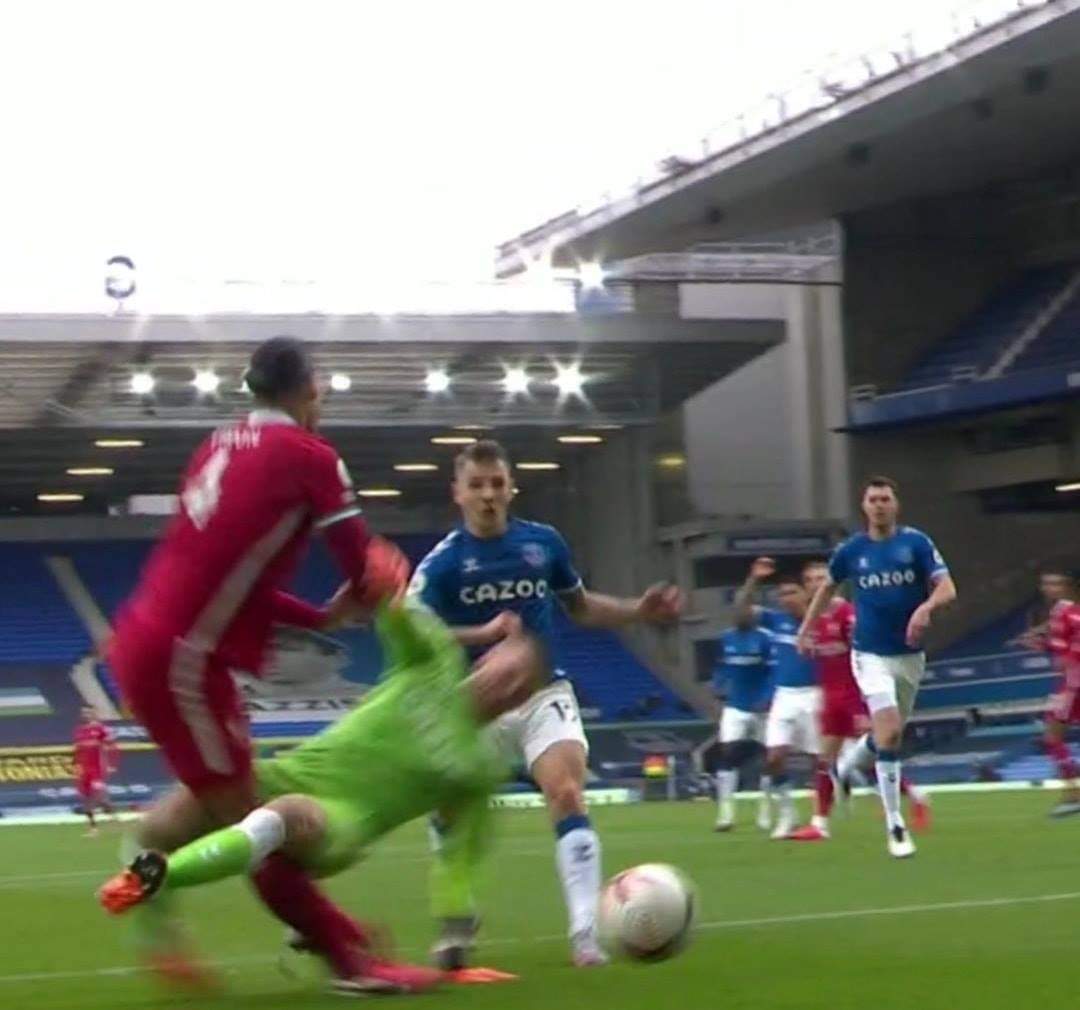 I dunno why 1st keeper of England National Team is this garbage keeper like Pickford, don't deserve any chance, SHAME ON YOU!! https://t.co/HTdgp29jCe