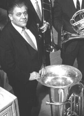 2baMike's tweet image. When you look for a beautiful tone based on lyricism, you are automatically cutting dwn on the overwrk. Ovrwrk won’t be lyrical because it will sound forced and strained. The lovely love song is where you’ll find the ability of producing sound for the least effort.  #ArnoldJacobs