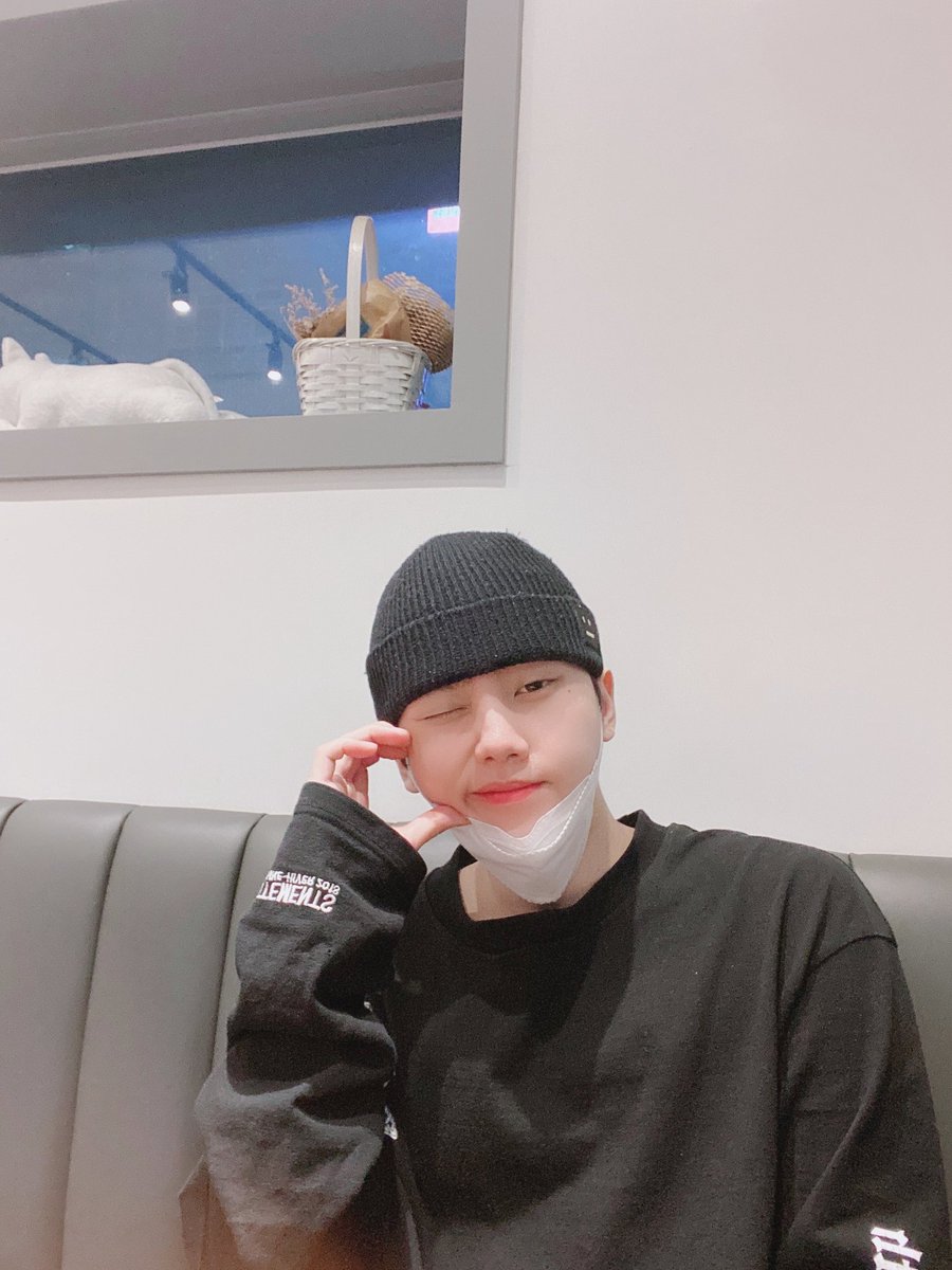 [#김현수] 대구 도착해서 동생 일하는 카페 갔다가 집 왔어요 잘 자용😁 

#D1CE #디원스