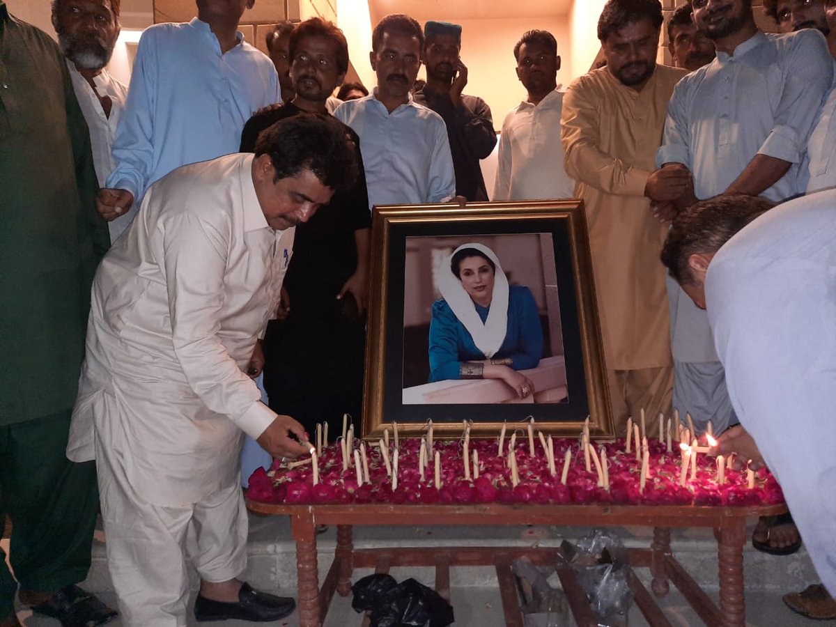 KaleriAshraf's tweet photo. Candle Vigil & Tribute to #KarsazMartyrs of 18 October at #RawalHouseRahuki organized by #PYO #Hydrural President @Kaleri_ZaminPPP Coordinator MPA #Ps63 @sharjeelinam
Janab @zeeshan_r_memon Info Sec @IsmaeelWassan Also present
#SaluteToKarsazMartyrs @BBhuttoZardari https://t.co/gfzMoj3BxT