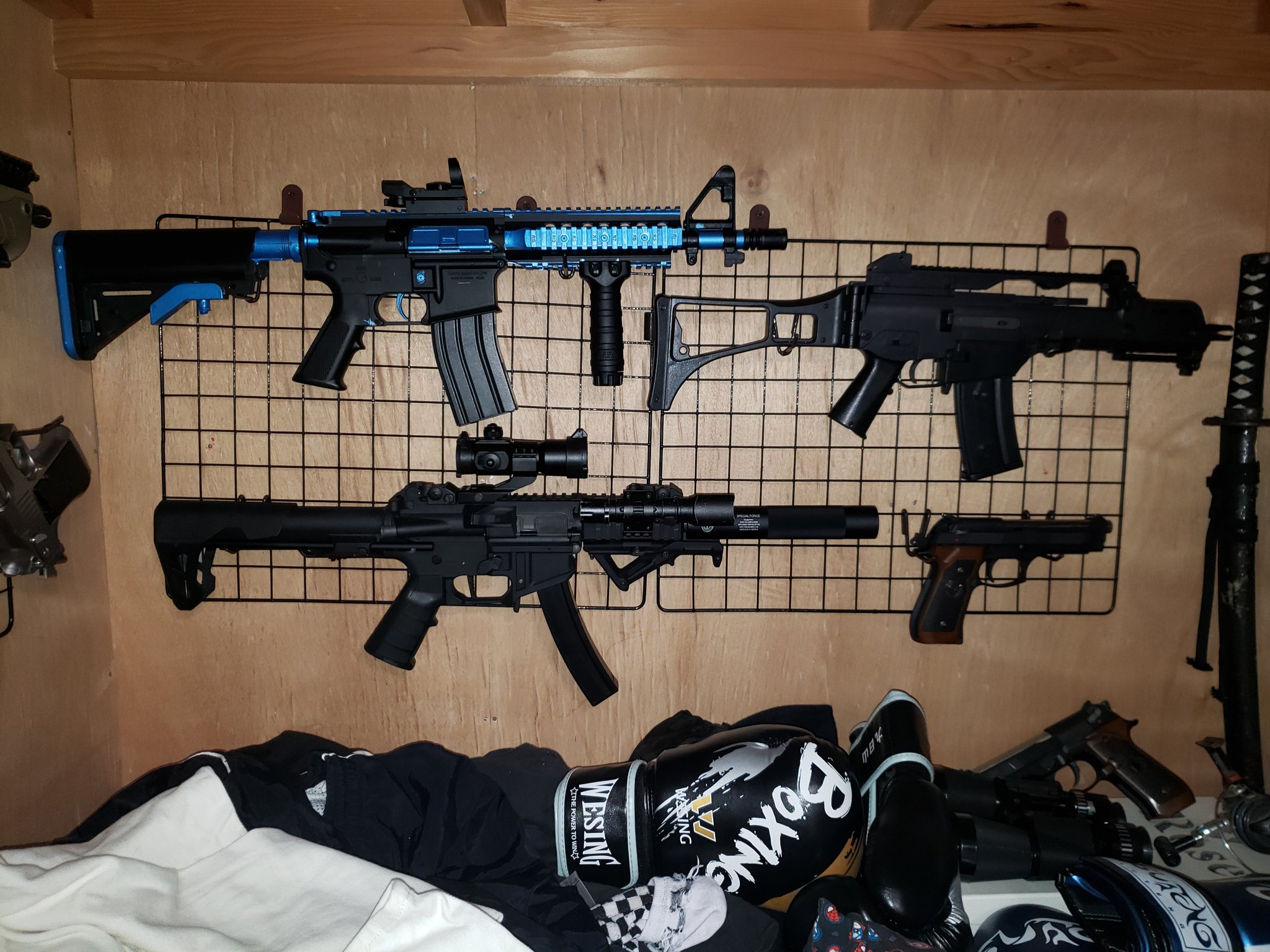 𝓣ℴ𝓾𝔂𝓪 自分の愛銃達 眺めてるだけでしあわて はぁーかっこいい 山梨 サバゲー 銃 電動ガン カスタムエアガン 武器は男のロマン 塗装 アタッチメント 少しでもいいなと思ったらrt フォローした人全員フォローする T Co B1z0p8tqum