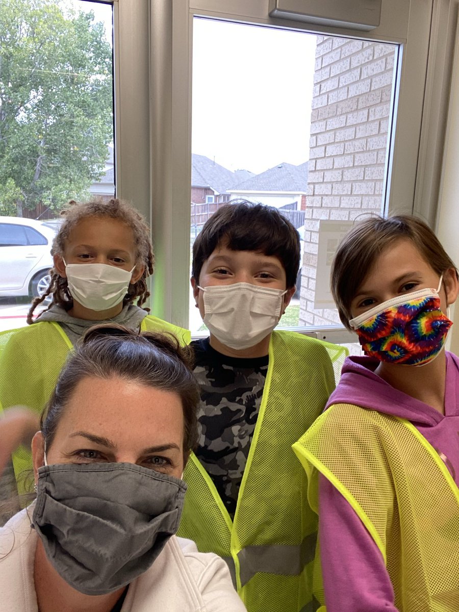 mornperocks's tweet photo. This years Safety Patrol Crews are rocking it! @MorningsideES @MsHollyShelton https://t.co/NjI22v2o4v