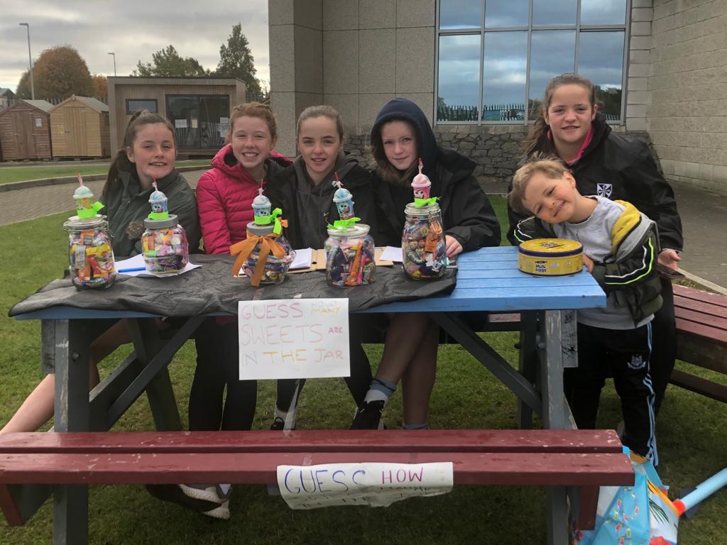 NaomhOlaf's tweet image. U13 Girls are fundraising for Féile 2021! They&apos;ll run Starpucks Coffee Hut on Sunday mornings with tasty treats &amp;amp; beverages on offer &amp;amp; also have a Sweet Jar Fundraiser - just guess the amount in the jar - winners announced 30th Oct.  Please support the Féile 2021 Girls!