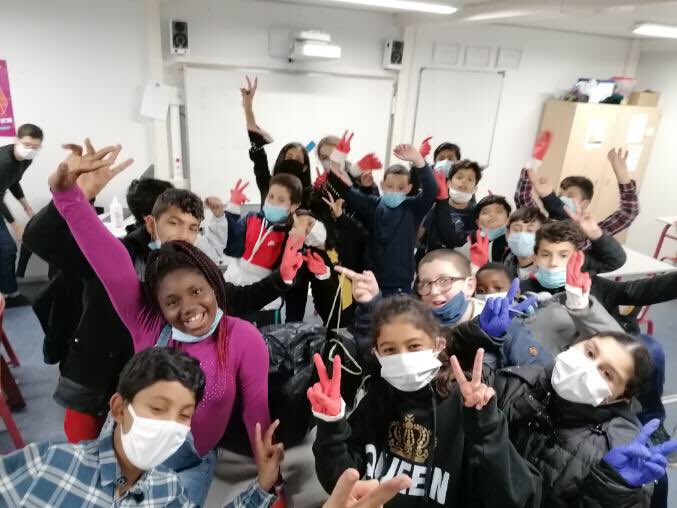 college_st_ex's tweet photo. Lancement des actions pour le développement durable au collège !  Avant les vacances, les classes de sixième ramassent les déchets, analysent, trient et réfléchissent en produisant des supports pour leurs camarades. 1/2 #edd @Villierslebel @edd_versailles @acversailles https://t.co/WKINlSSQlR