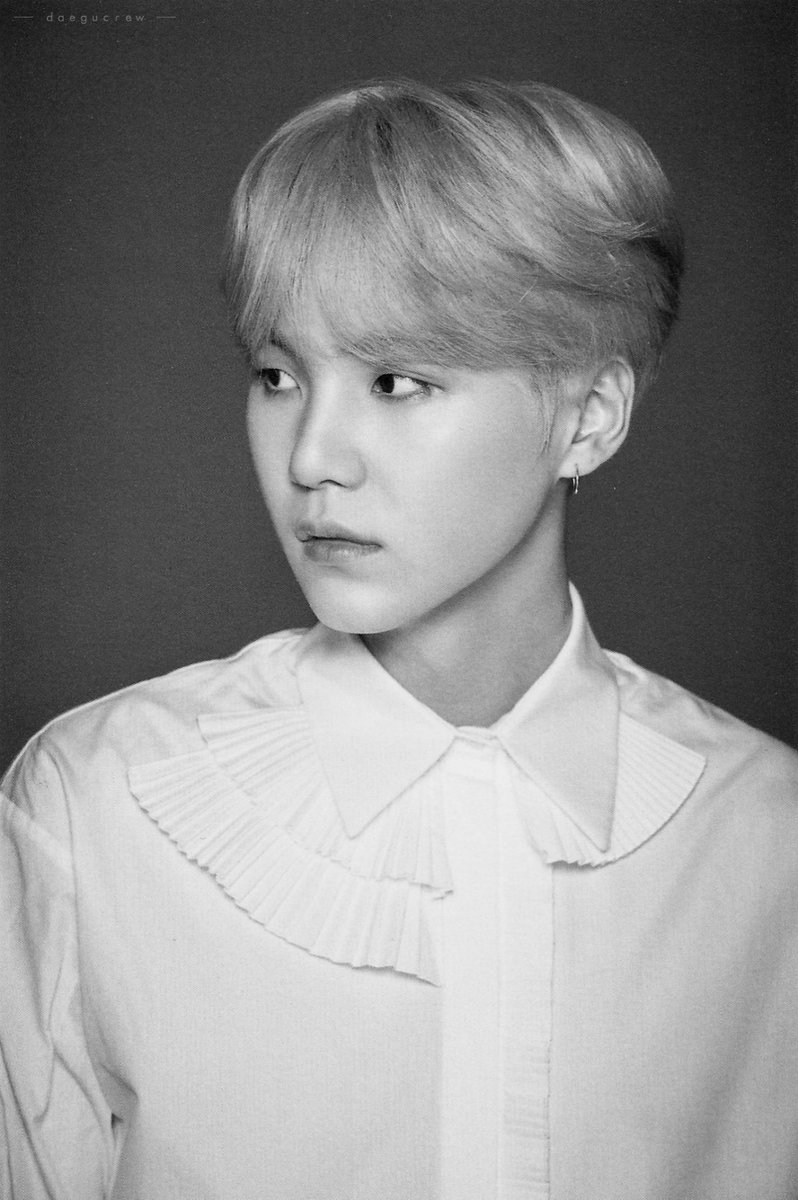 syubhoya's tweet photo. this photoshoot is top tier https://t.co/CNA6F06SrX