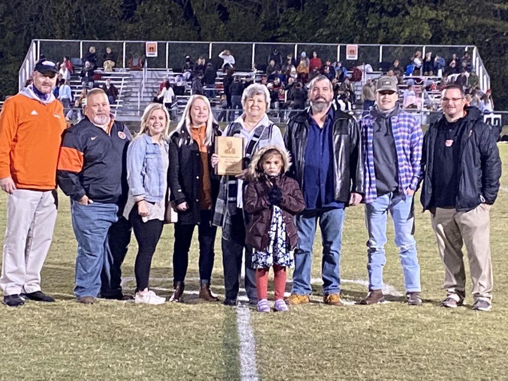 The family of the “Tom Batey Award” winner, Mr. Don Floyd. The award is given annually to individuals who have made significant contributions to the athletic department. #GoCougars
