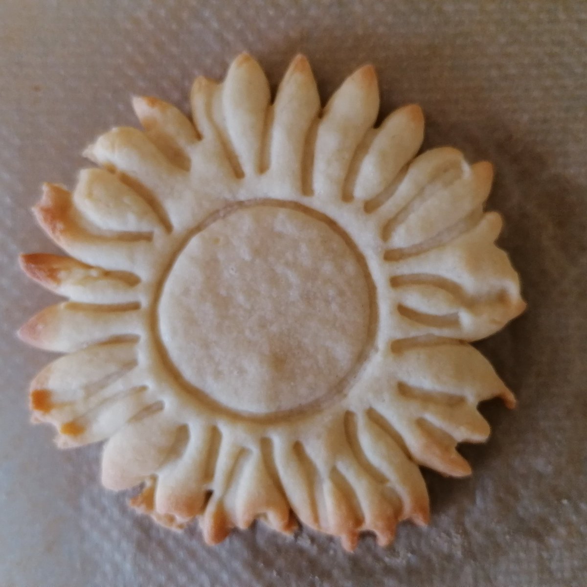 OwnCookies's tweet image. As we get into autumn a sunflower cookie cutter seems like a good idea. Thank you @SunflowerProdu1 for your Custom Cookie Cutters order. Happy baking