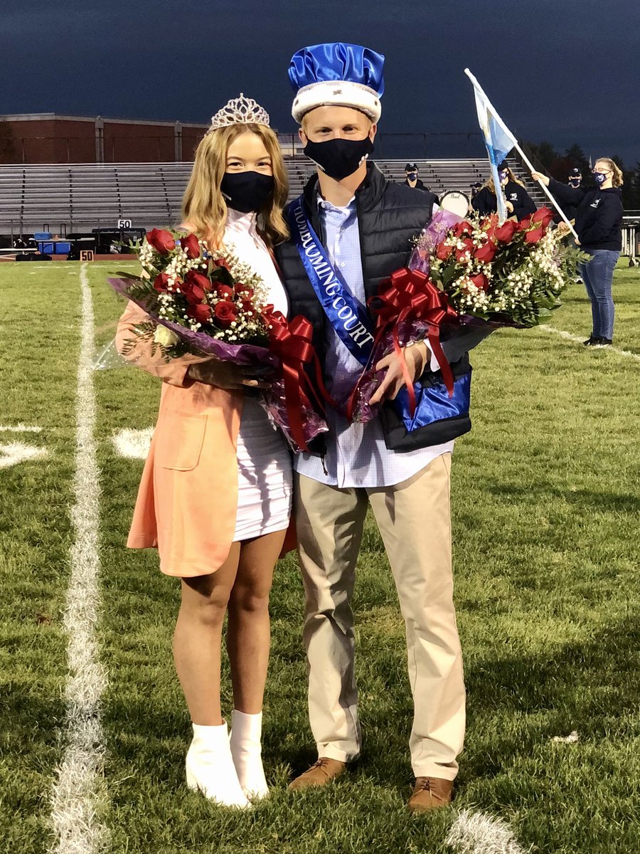 More shots from last night’s #hoco2020 coronation 💙🤍🐾🤴🏻👑👸🏼🐾🤍💙 <a href="/nataliehirn/">Natalie Hirn</a> <a href="/stoughjm/">Justin Stough</a> #wyasd #wyproud