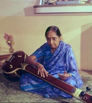 2/n #SaraswatiDarshan  #सरस्वतीदर्शनPadma Bhushan गान-हिरा  #HirabaiBarodekar ji (29 May 1905 - 20 Nov 1989), the legendary vocalist/guru of the  #Kirana gharana, a daughter of  #UstadAbdulKarimKhan & the 1st woman to stage a ticketed concert in India.  https://www.parrikar.org/vpl/?page_id=187
