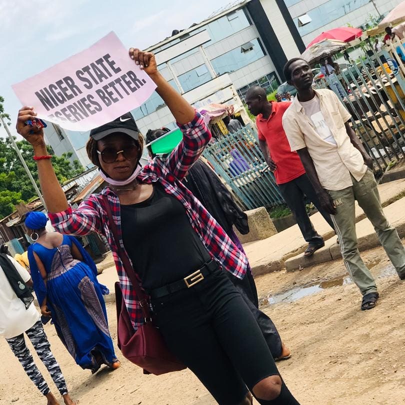 BHerflyness's tweet photo. The New generation are ready to lead..! We don't have leaders.. #Endsars
#EndSAWT
#Endbadroadinnigeria https://t.co/eMwSOex9CB