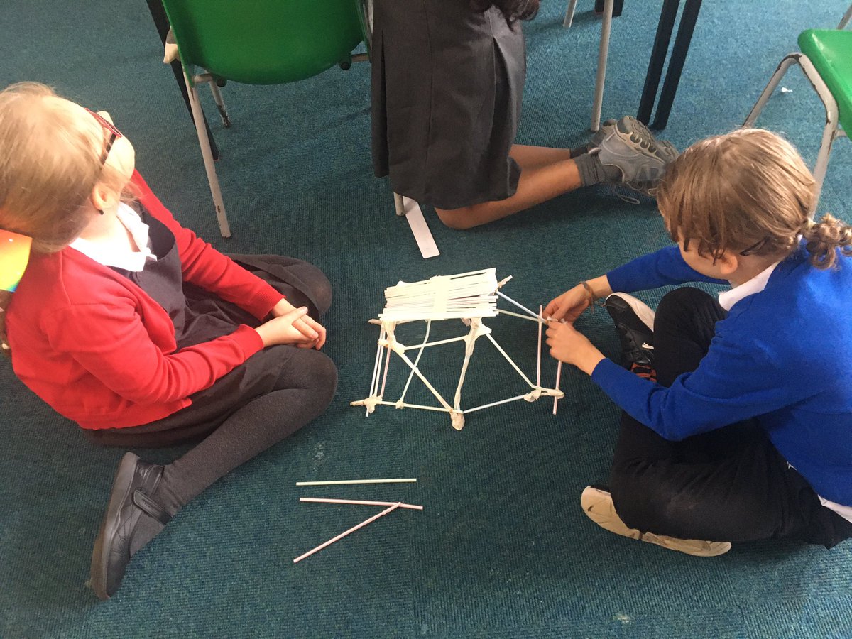 PrimaryStGeorge's tweet photo. Building our bridges #beinganengineer #lightinguplearning https://t.co/1j1XishJCO
