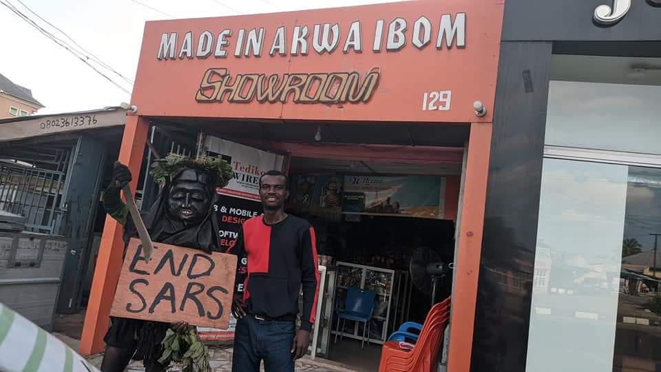 romeocza's tweet photo. Even the ghosts are in consonance to #EndSARS #EndPoliceBrutality #EndPoliceBrutalityinNigera 

@MadeInAkwaIbom_ you no go kee me Walai, your map no dey easy 🤣🤣 https://t.co/2TA206Xy1u