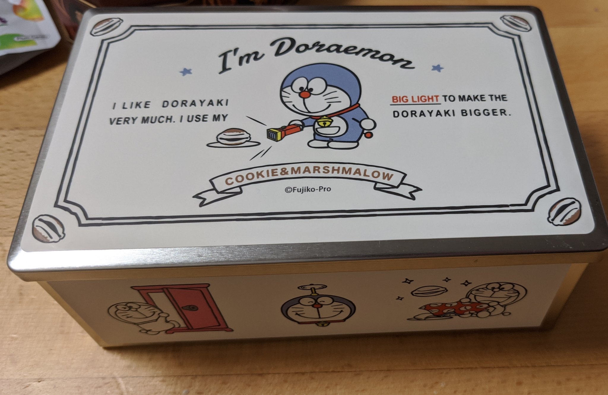 スニージーひろちょい隊長 昨日池袋でたまたまやってたドラえもんのポップアップストアで缶が可愛いからって理由で買ったクッキー マシュマロ 中身見たらヤバかった 可愛い 可愛い ドラちゃん可愛い スニージーひろちょい隊長 昨日池袋でたまたまやってたドラえもんのポップアップストアで缶が可愛いからって理由で買ったクッキー マシュマロ 中身見たらヤバかった 可愛い 可愛い ドラちゃん可愛い