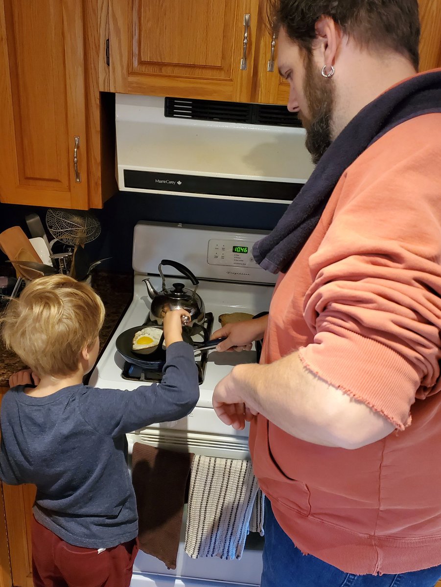 GHShospitality's tweet photo. Saturday morning egg flipping lesson... Lewis: I made the whole thing myself! 
#ghscooks #futuregryphon @chefdazza https://t.co/NPwYLRfw2G