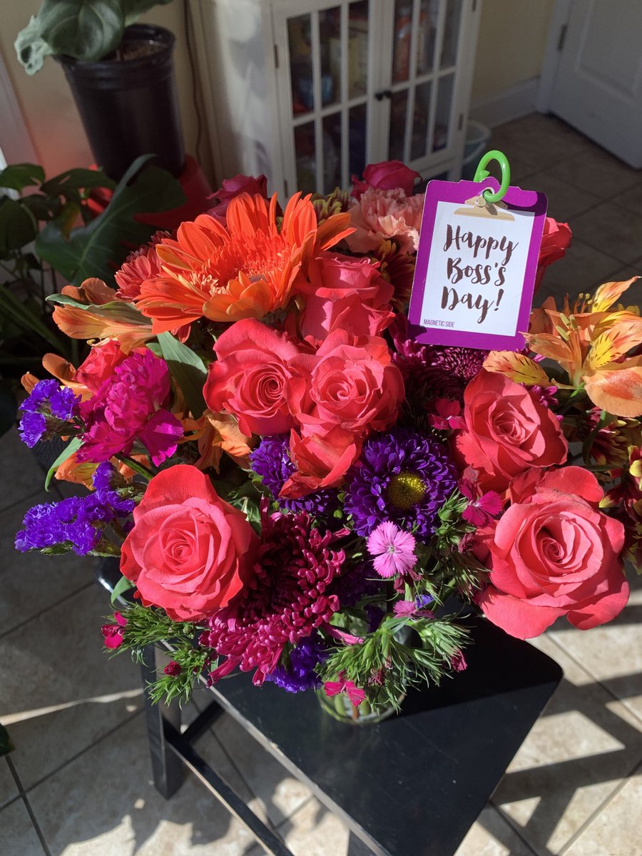 kdaniels223's tweet image. Flowers, leopard print and chips! Who could ask for anything more. I work the best educators in the world. Time after time #thelittlecolonials staff think of the health, emotional, social, and cognitive wellness of others before themselves. Blessed beyond words. #thepowerofprecsd