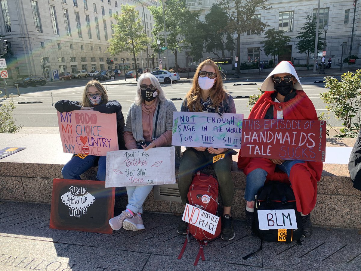 In addition to posters there’s also quite a few people dressed up in costume at the  @womensmarch  #WomensMarch2020  #WomensMarch  @wusa9