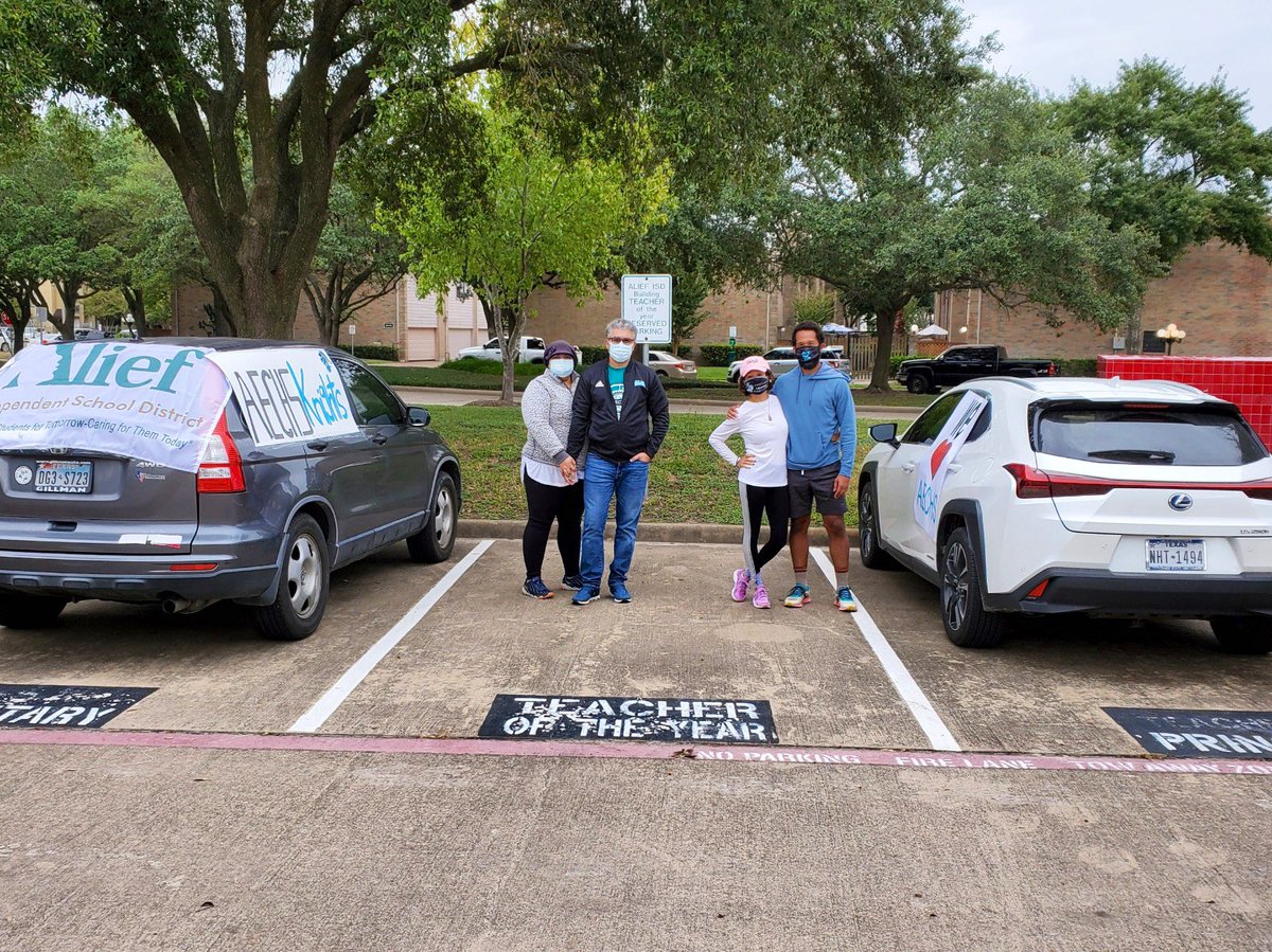 It’s always about #family at AECHS!! Thank you for being all in for our Knights!! #familyfirst #inthistogether #SaturdayMorning #OneAlief #aliefparade