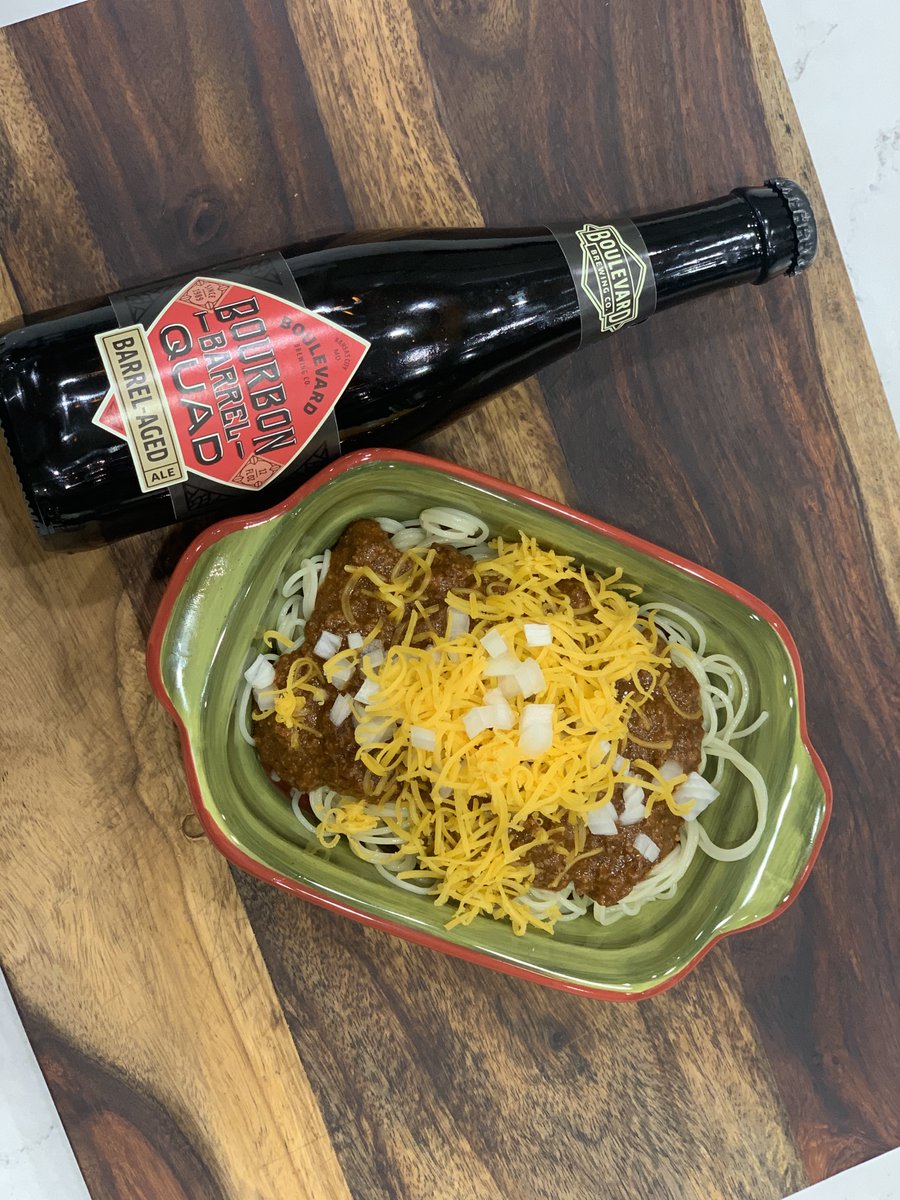ICSchili's tweet photo. October is National Chili Month and we want to see what the chiliheads have been cooking up this season! Reply to this tweet with pictures of your favorite chili dish using hashtags #NatlChiliMonth and #ICSChili. 😋 🥣

📸 : James Hemmer and John O'Neil https://t.co/6Ja2OkD8Nm