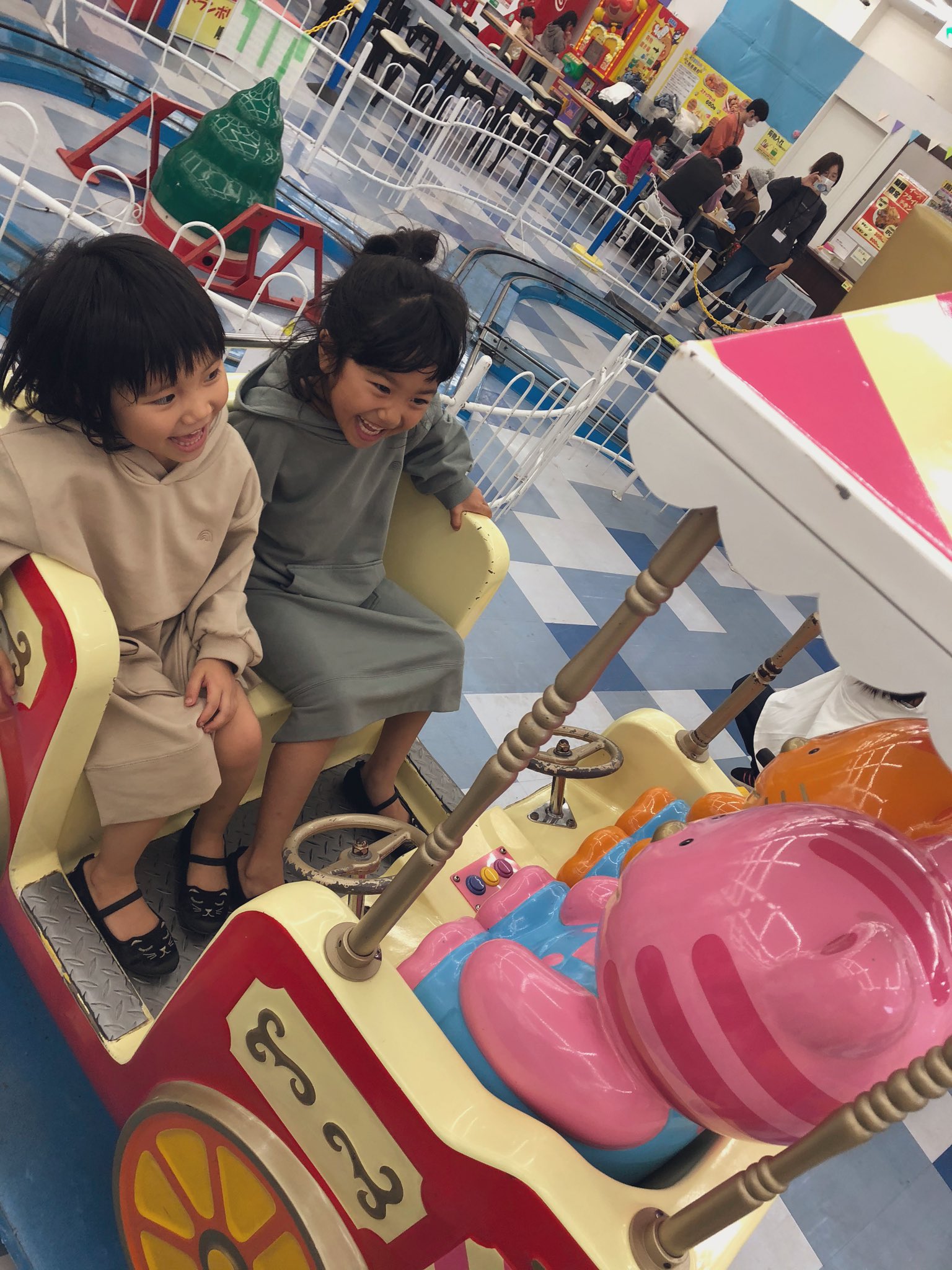 今日は姪っ子ちゃんが 我が家に初お泊まり ほのちゃんは1人で 義実家にお泊まりしに行った T Co 7erlu6x1jd Twitter