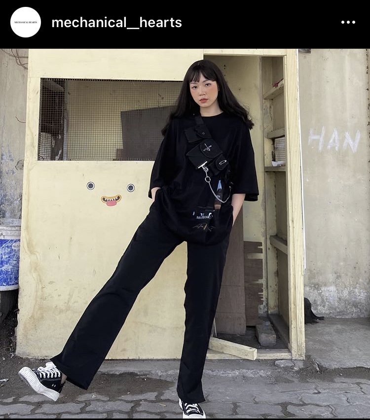 2. Mechanical heartsInstagram: @ mechanical__heartsBaru ngeluarin satu model but i think ini baju keren sih dengan modelnya yang “ga pasaran” Harga: start from 280.000