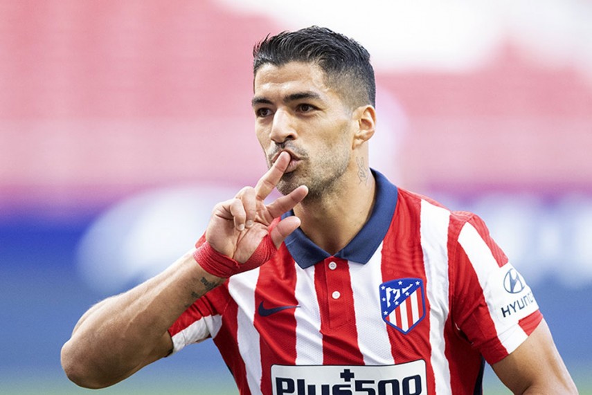 FootballFactly's tweet photo. Luis Suarez has now scored 150 goals in 195 La Liga matches. 

Only Cristiano Ronaldo (140) has reached that milestone in fewer games in the 21st Century. https://t.co/Z3bIc28LPb