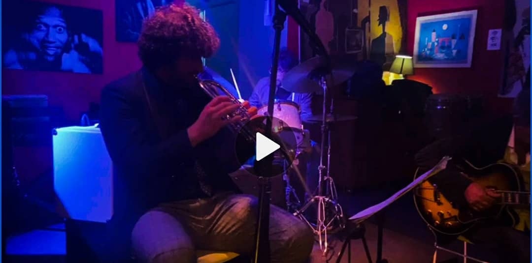 SamueleMammano's tweet photo. Ieri sera, post evento #Ferrari, ospiti al Tatum art #music #jazz #Palermo #trumpet #piano #drums #guitar 🎶🎺🎶🎹🎶🥁🎵🎸 #cosebelle https://t.co/EKjQTHtIHh