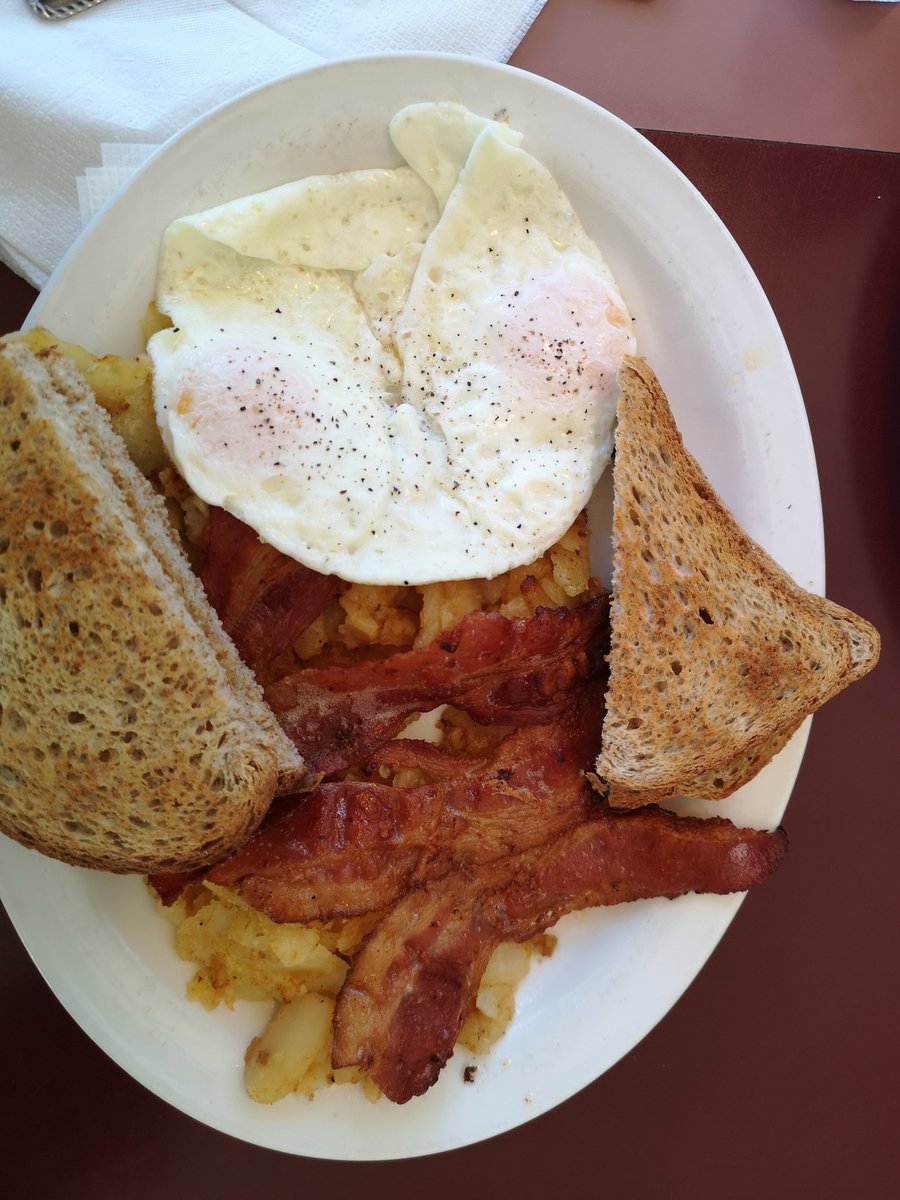 andrewcoppolino's tweet photo. Slices @DTKitchener #breakfast. https://t.co/7BwZH83rfe