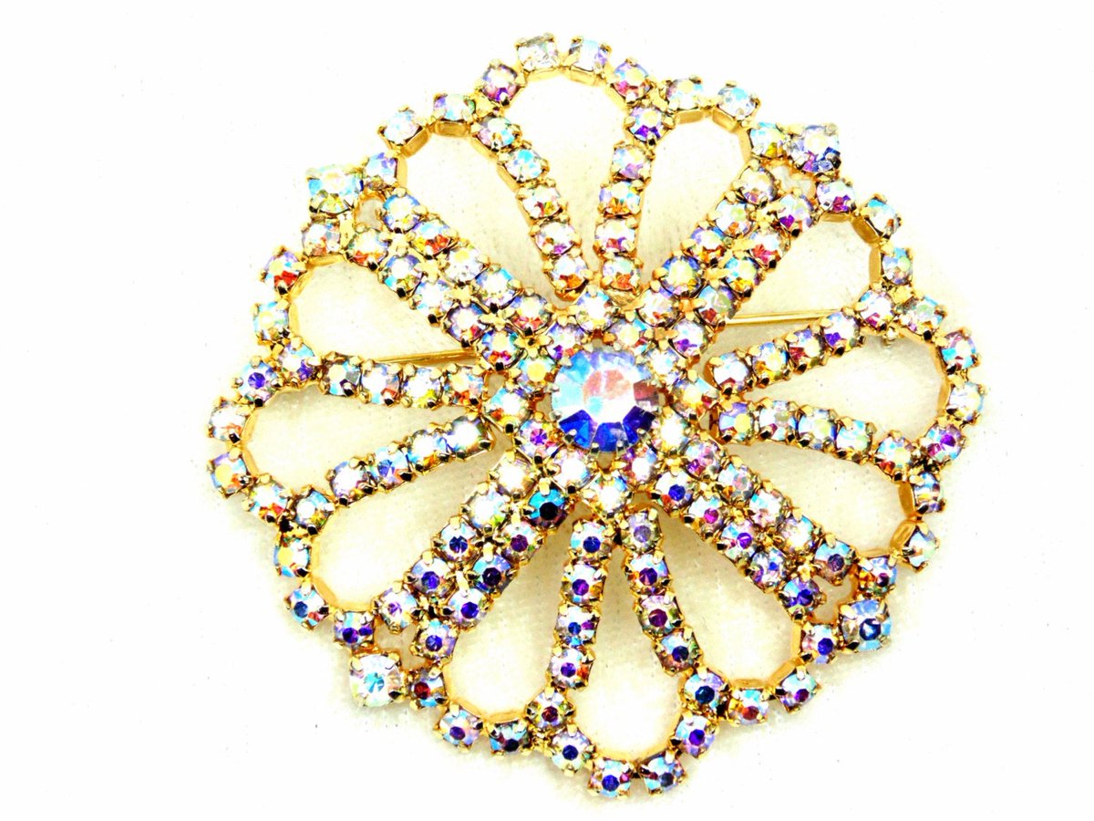AB Rhinestone Chain Scalloped Brooch, Gold Tone, Prong Set, Vintage https://t.co/2O8d0pXH8U #vintage #jewelry #pottiteam #ProngSet https://t.co/Ly7f8Mq6Fb