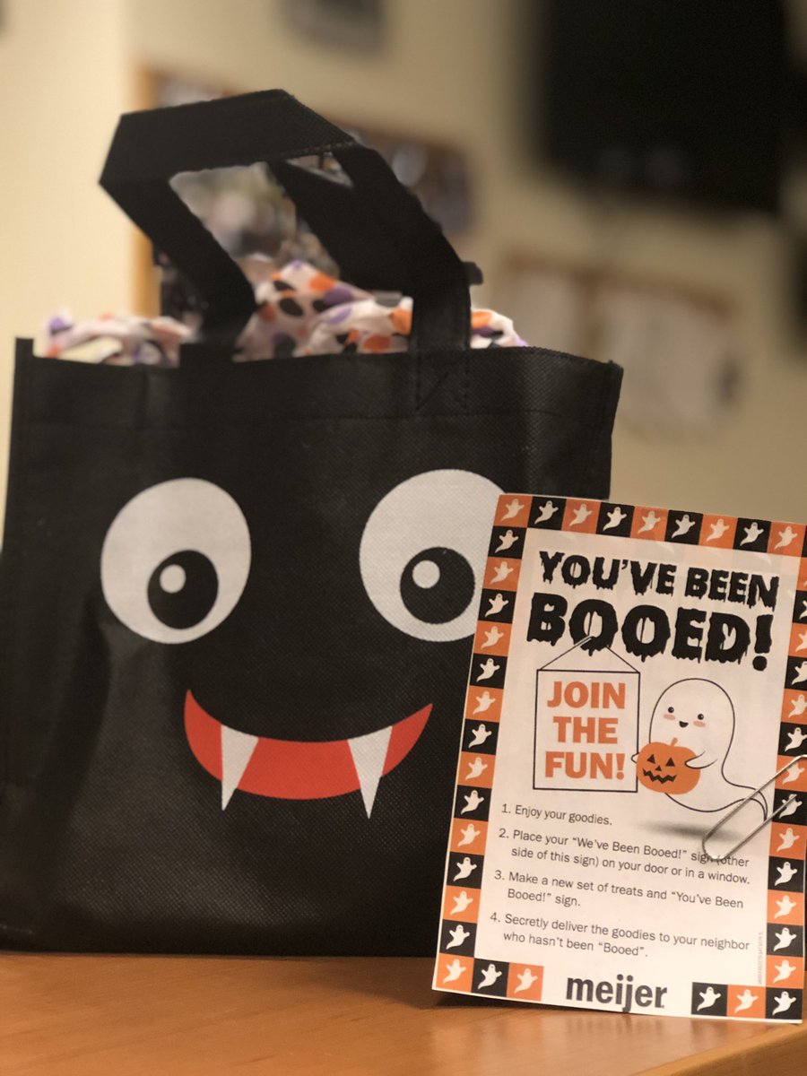 SymaChowdhry's tweet photo. I’ve just been #BOOED 👻 

The folks at @Meijer must have known Halloween is my FAVORITE holiday!

According to the note, I now have to make a #boobag &amp; give it to a neighbor, to celebrate the spooky season, in a socially distanced way! https://t.co/st1motUH6x