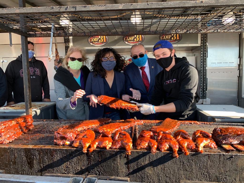 So glad to join community members as we enjoy this year’s Drive Thru #Ribfest at Erin Mills Town Centre for Amacon Mississauga Rotary Rifest. #SundayFunday #supportlocal https://t.co/YYpvhidVSS