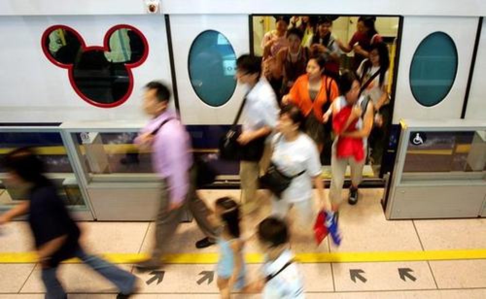 Financegroup201's tweet photo. On the whole, the daily life behavior of urban residents in tier 4 and below is relatively less affected by the epidemic. The living behavior most affected by the epidemic is going out or commuting, which is especially obvious in the first and second tier cities. （Xuanyi Chen） https://t.co/GNkYbpYhjT
