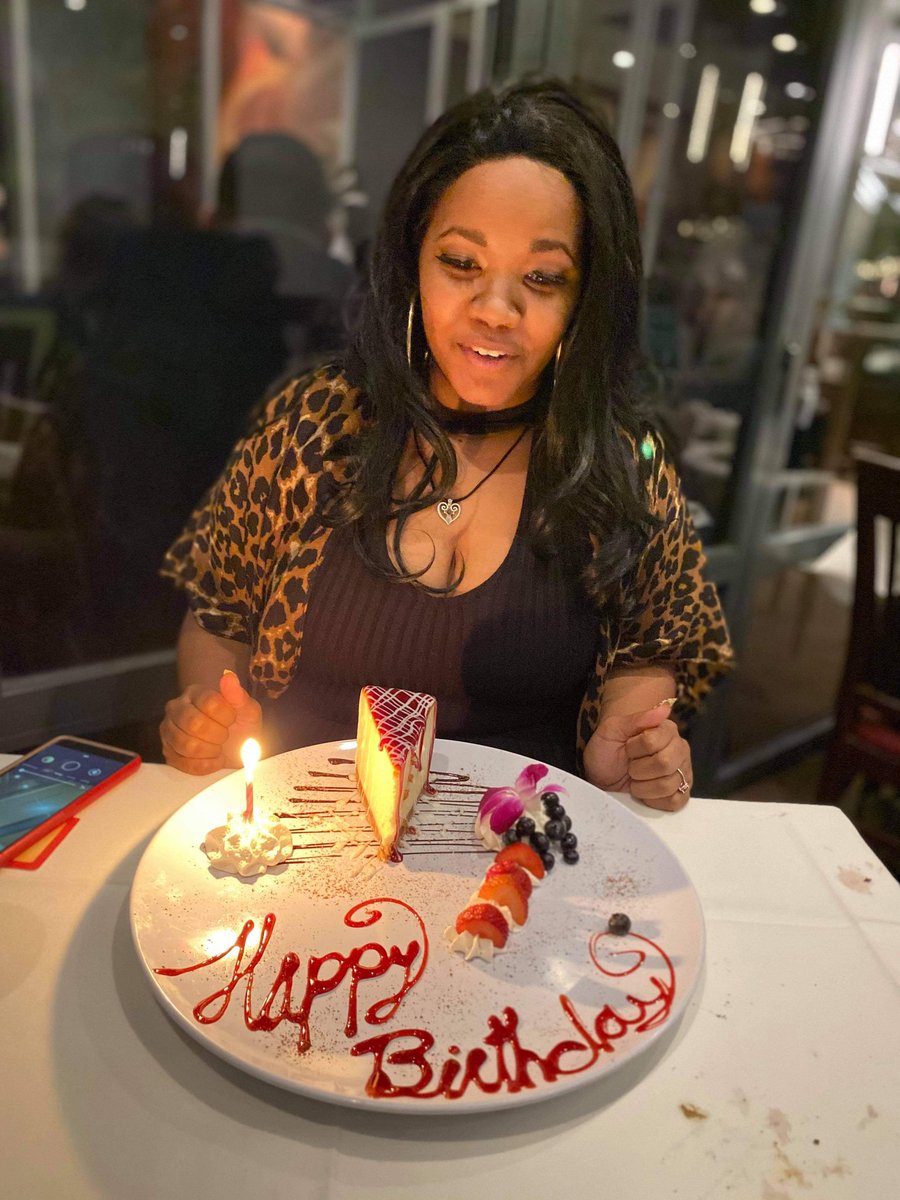 mamazanobia's tweet photo. For my Birthday 😍
10/16
#birthdaygirl #Libra
#MamaZanobia 
#cheesecake
#chamagaucha https://t.co/eVZBfl6NcI