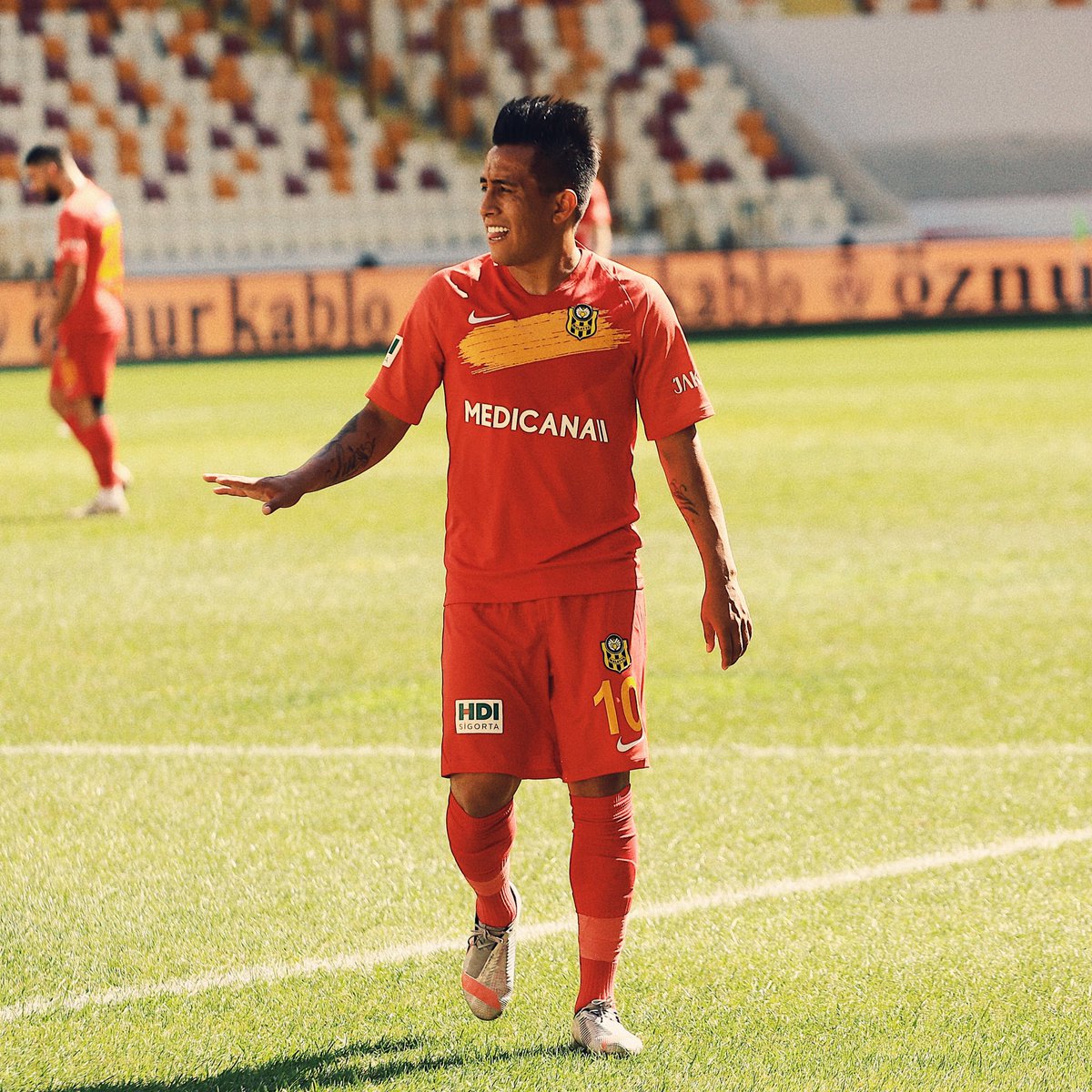 DeAvanceDeporte's tweet photo. ⚽️ Con una asistencia de Christian Cueva 🇵🇪, Yeni Malatyaspor igualó 1-1 ante el Konyaspor de Paolo Hurtado 🇵🇪, por la Superliga de Turquía🏆🇹🇷.
🧞‍♂️ Cueva jugó el segundo tiempo.
🐎 Hurtado fue suplente. 

(📸: @YMSkulubu) https://t.co/lDer5d5i0F