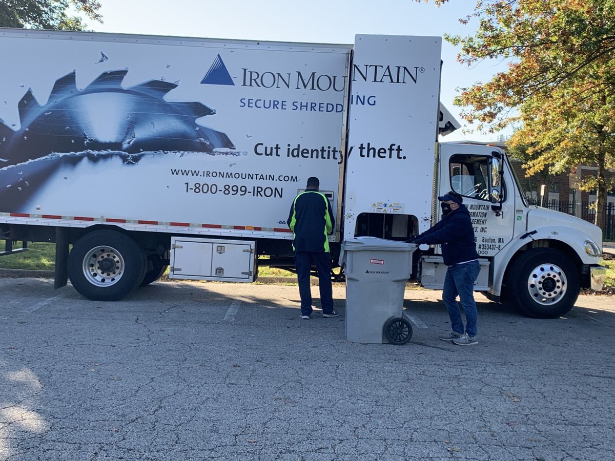FairfaxCountyPD's tweet photo. Thanks to all those who attended the Crime Solvers shred event this morning! We had a great turnout and are happy to report that the truck will be leaving filled to the brim! #FCPD #FCPDOnScene https://t.co/gVbCu7iURf