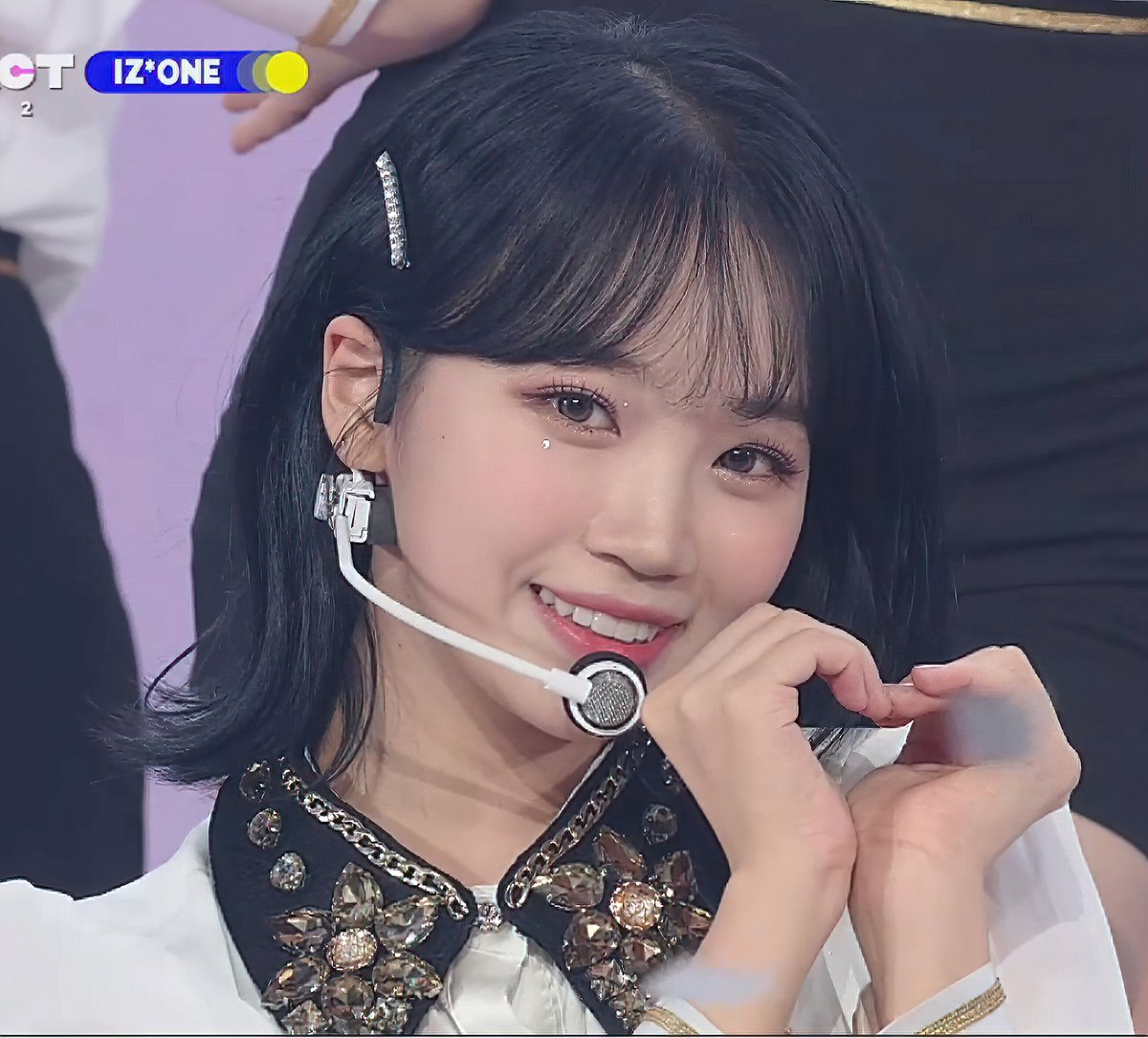 YellowWizardo's tweet photo. Chaewon, how am I supposed to marry someone lesser than you, my queen.
@official_izone
#IZONE_Beware
#IZONE_KCON
#SSAMU
#KIM_CHAEWON https://t.co/ALdmhnp81I